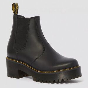 Dr. Martens Rometty Wyoming Leather Platform Chelsea Boots in Black